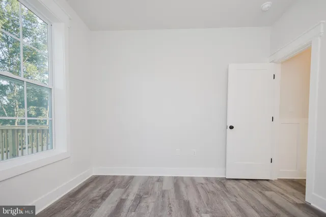 a view of entryway with white walls