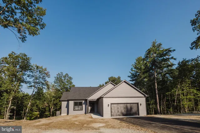 $525,000 | 26 Spice Bush Court, Hedgesville, WV 25427