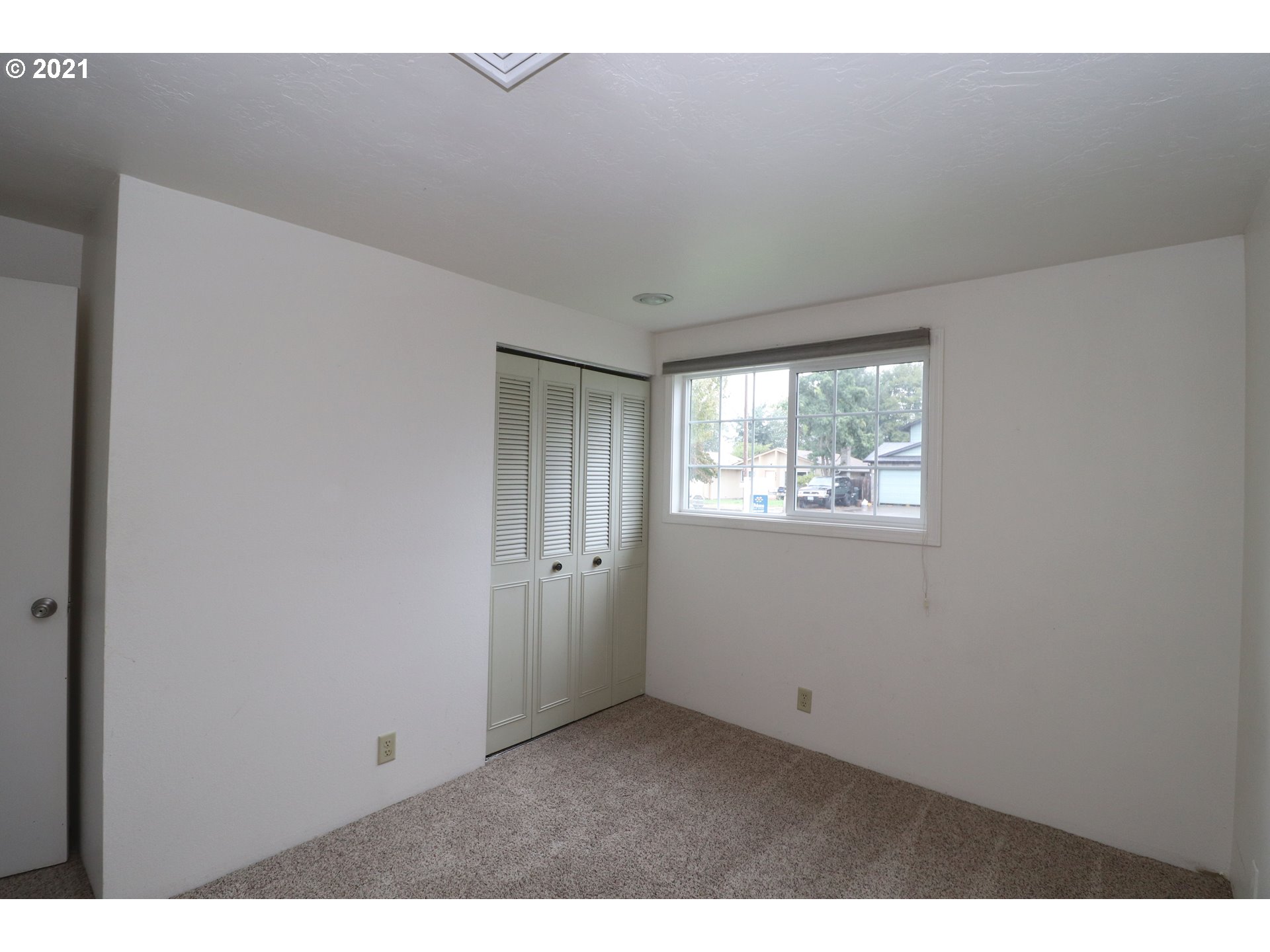 2310 6th Street Springfield, OR 97477 - Photo 13 of 32 a view of an empty room with a window