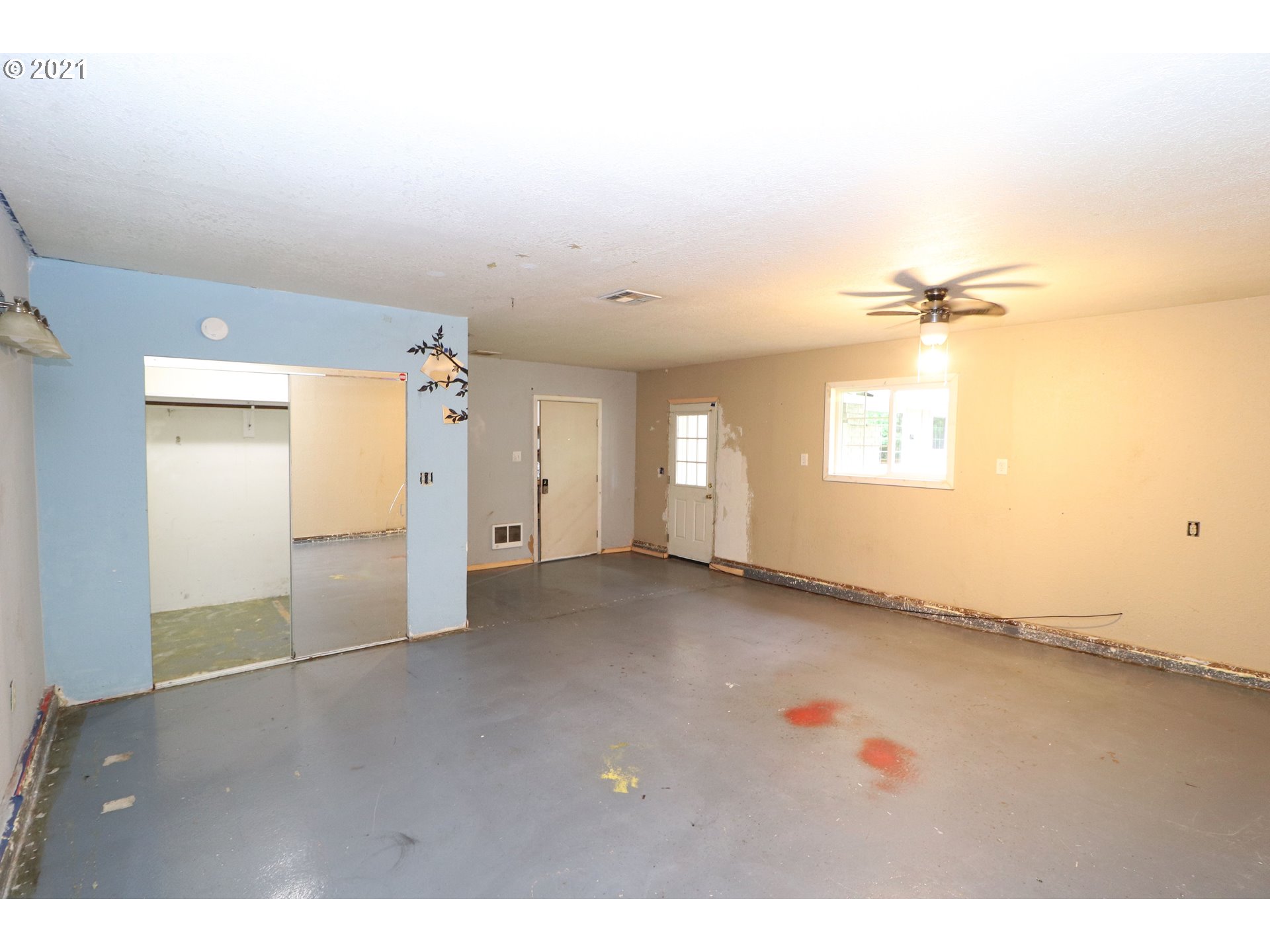 2310 6th Street Springfield, OR 97477 - Photo 26 of 32 a view of a livingroom with a fireplace