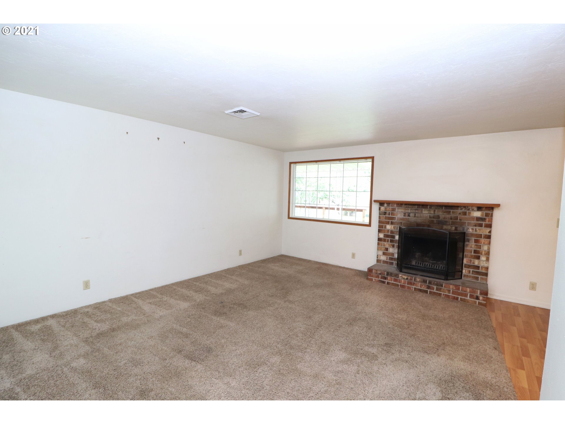 2310 6th Street Springfield, OR 97477 - Photo 3 of 32 an empty room with windows and fireplace