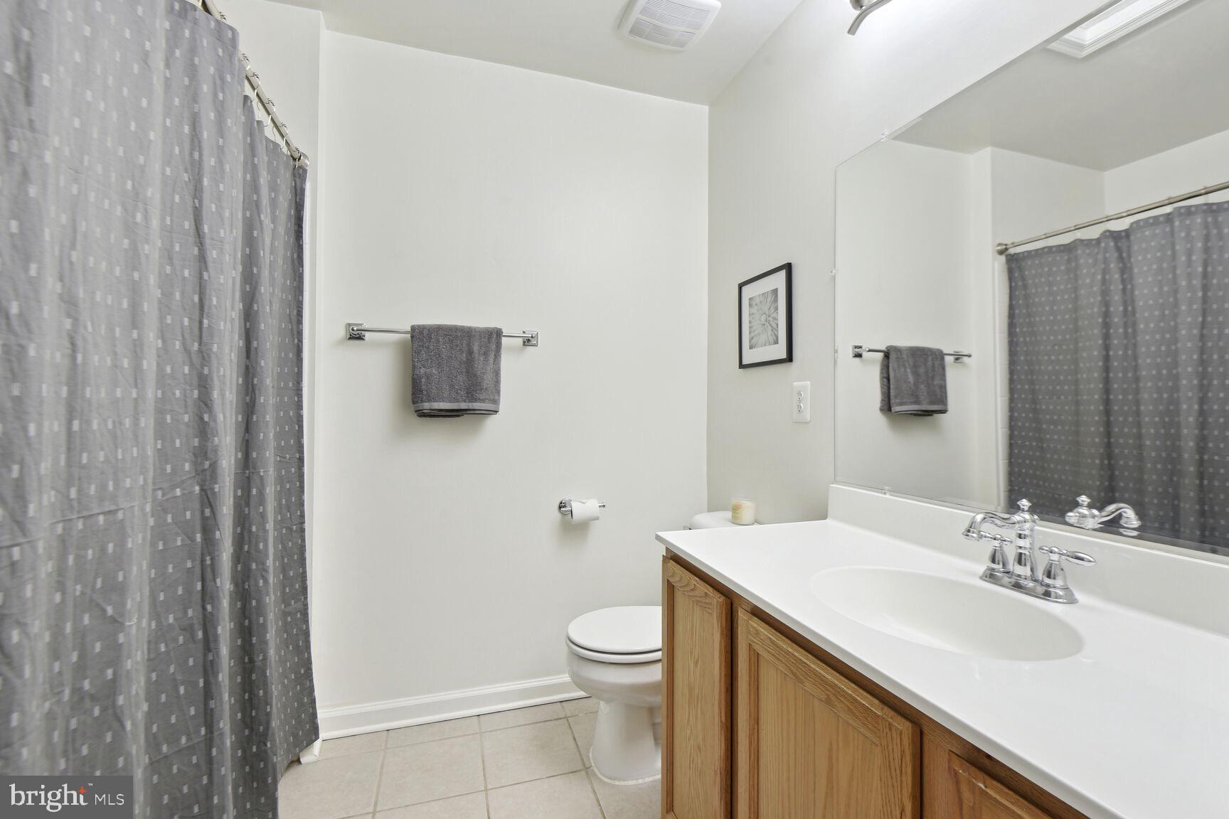 159 Ingle Place Alexandria, VA 22304 - Photo 17 of 25 Second full bathroom