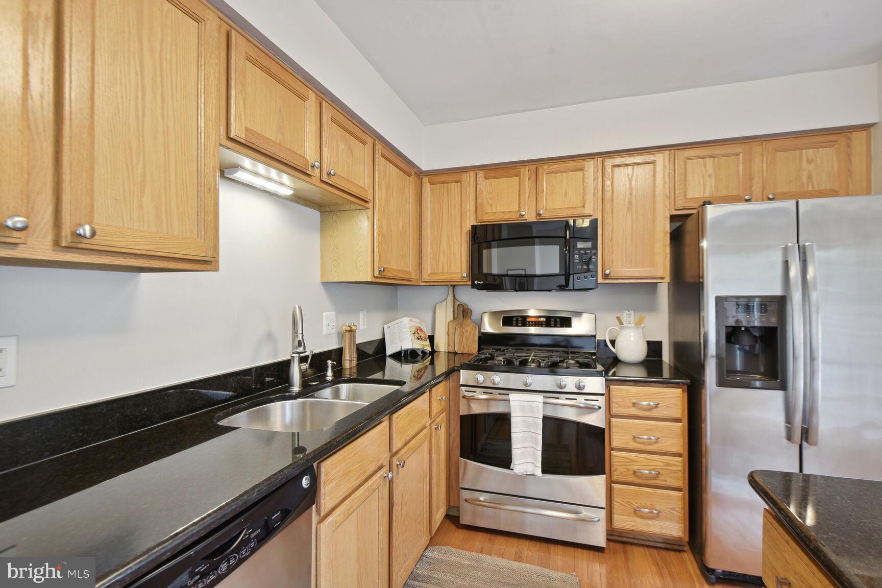 159 Ingle Place Alexandria, VA 22304 - Photo 7 of 25 Kitchen with granite counters