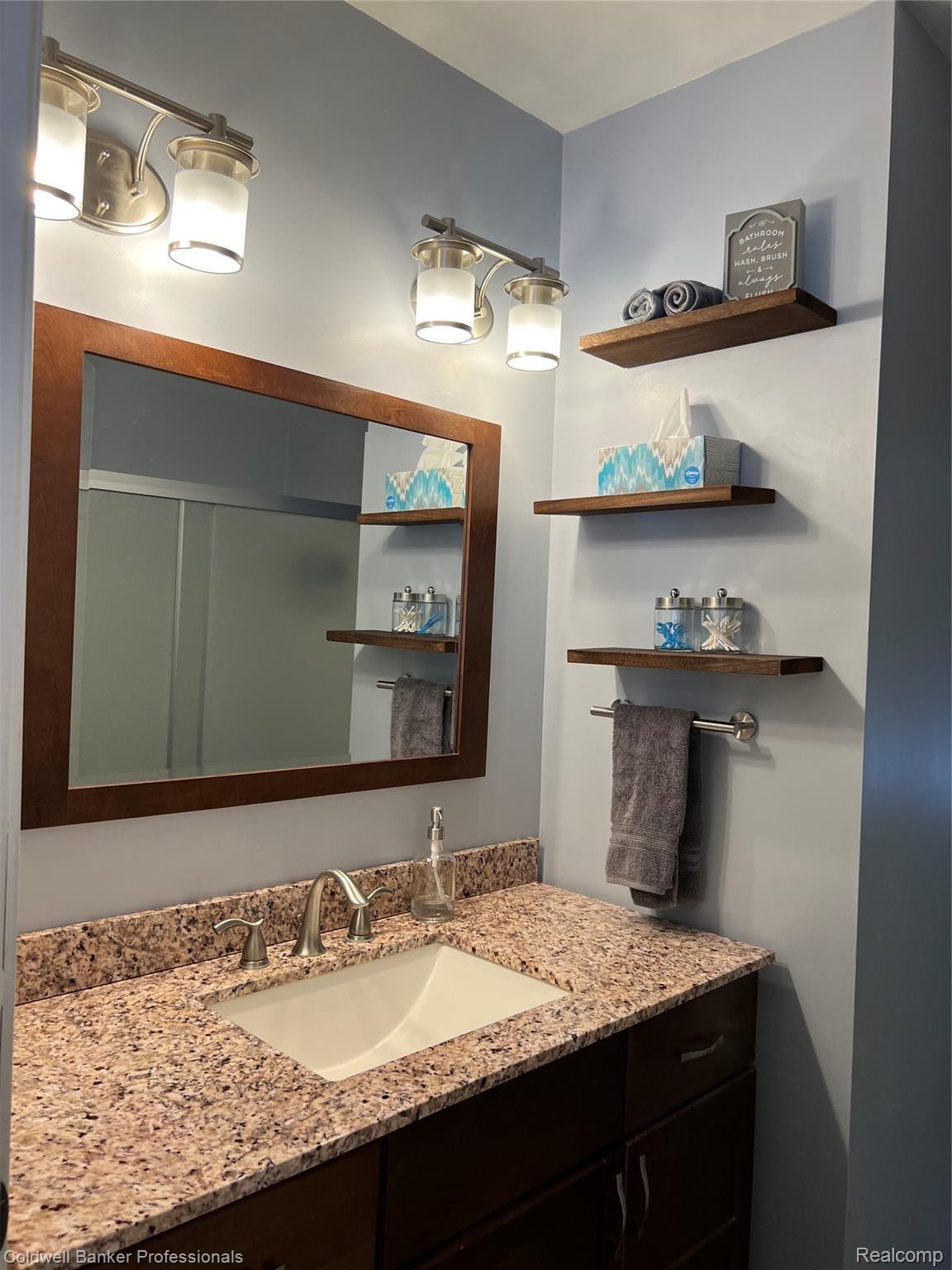 705 Huntington Road Grand Blanc, MI 48439 - Photo 17 of 29 Main Bath