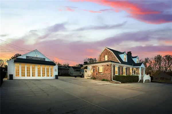 $1,250,000 | 203 Southwest Jefferson Street, Lee's Summit, MO 64063