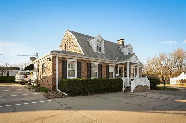 $999,950 | 203 Southwest Jefferson Street, Lee's Summit, MO 64063