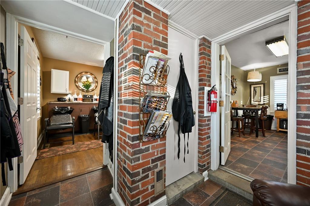 203 Southwest Jefferson Street Lee's Summit, MO 64063 - Photo 16 of 29