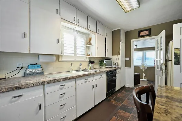 $1,250,000 | 203 Southwest Jefferson Street, Lee's Summit, MO 64063