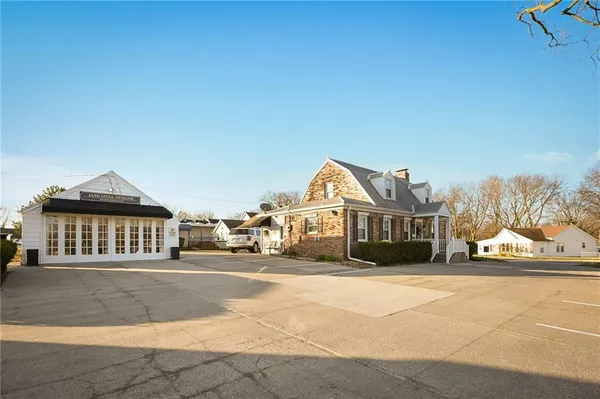 $1,250,000 | 203 Southwest Jefferson Street, Lee's Summit, MO 64063