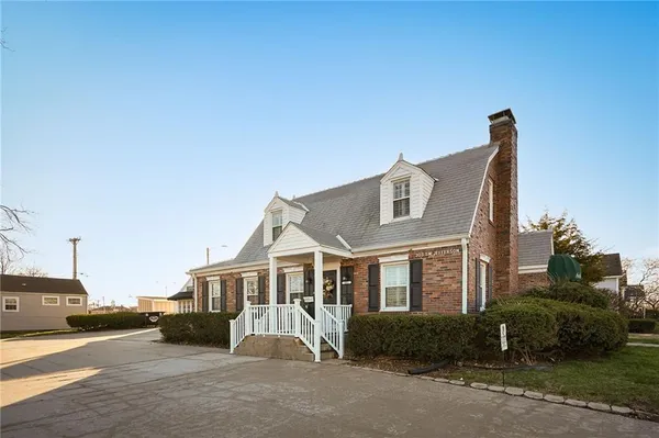 $1,250,000 | 203 Southwest Jefferson Street, Lee's Summit, MO 64063