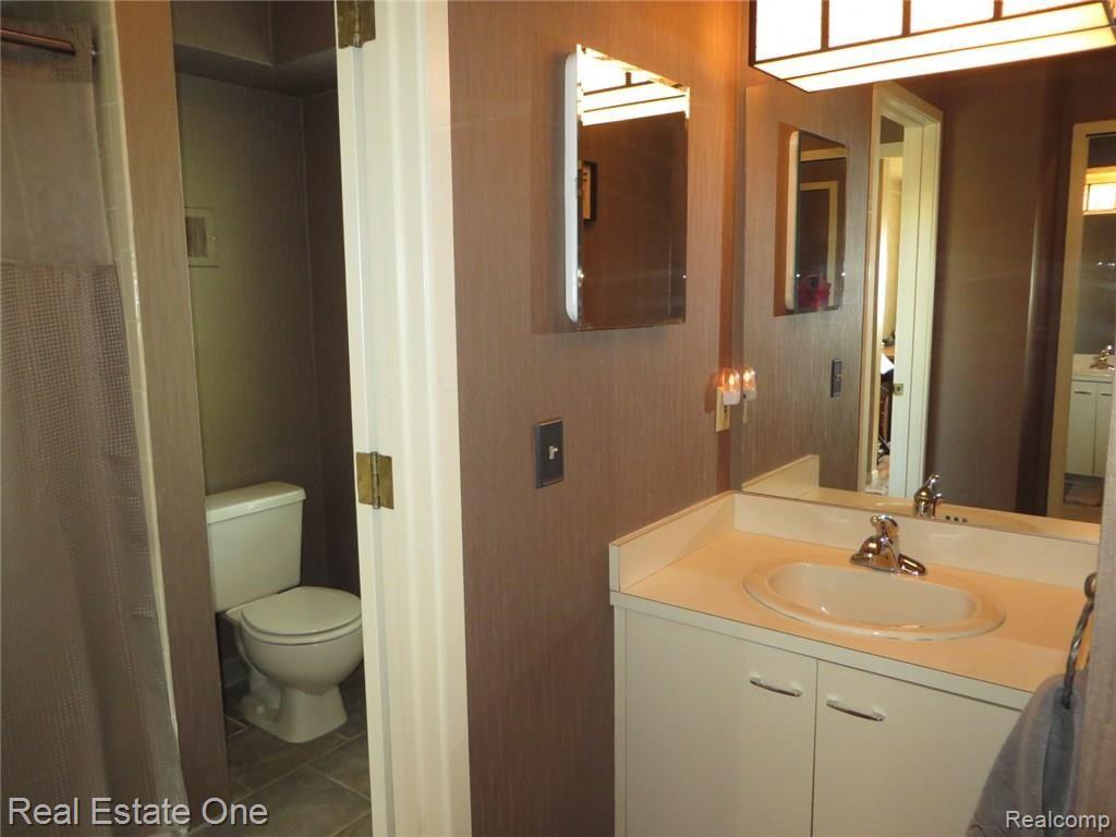 681 Highgate Mews, Unit 151 Rochester Hills, MI 48307 - Photo 24 of 35