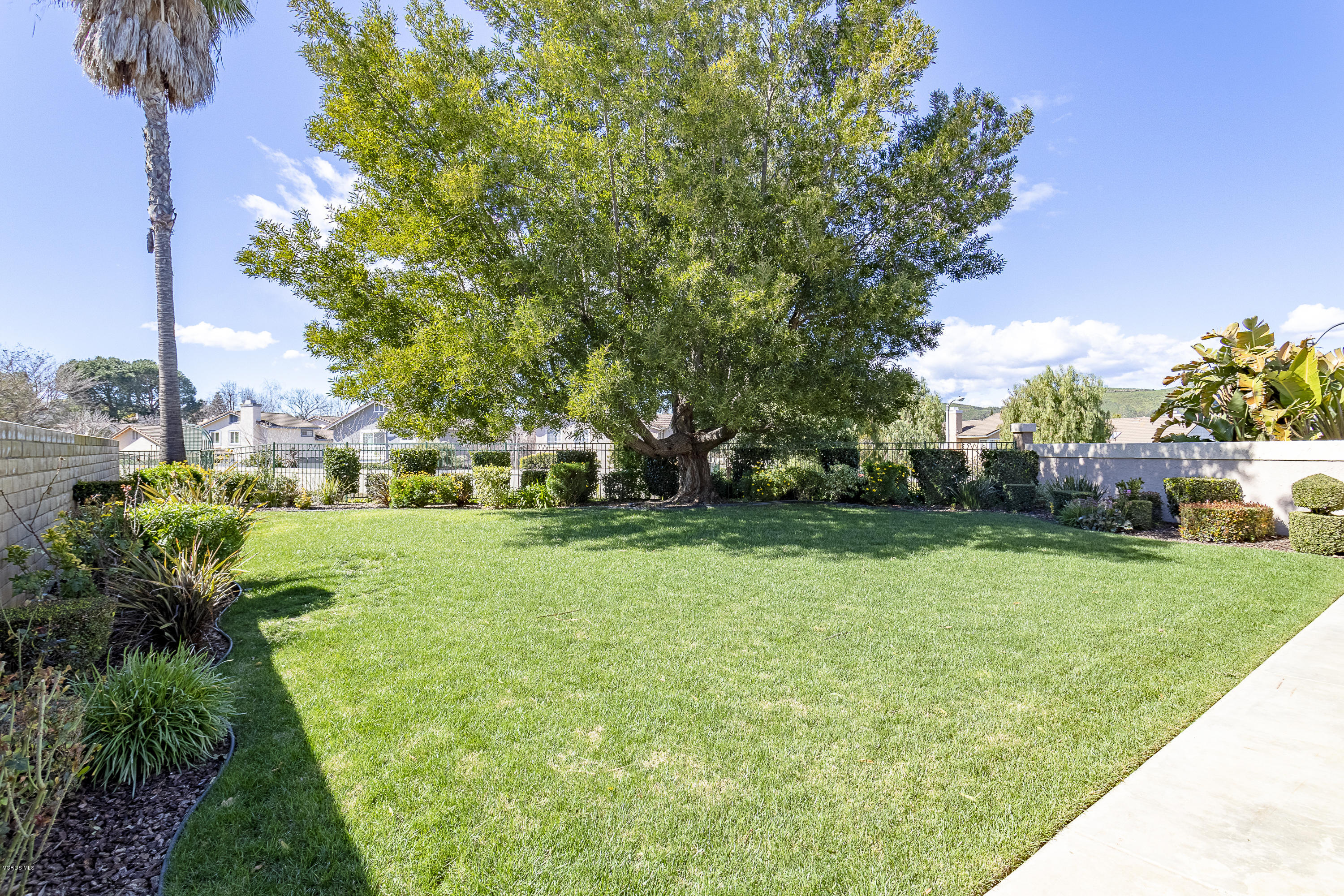 30 Iron Ridge Lane Simi Valley, CA 93065 - Photo 20 of 31 a view of a yard with plants and trees