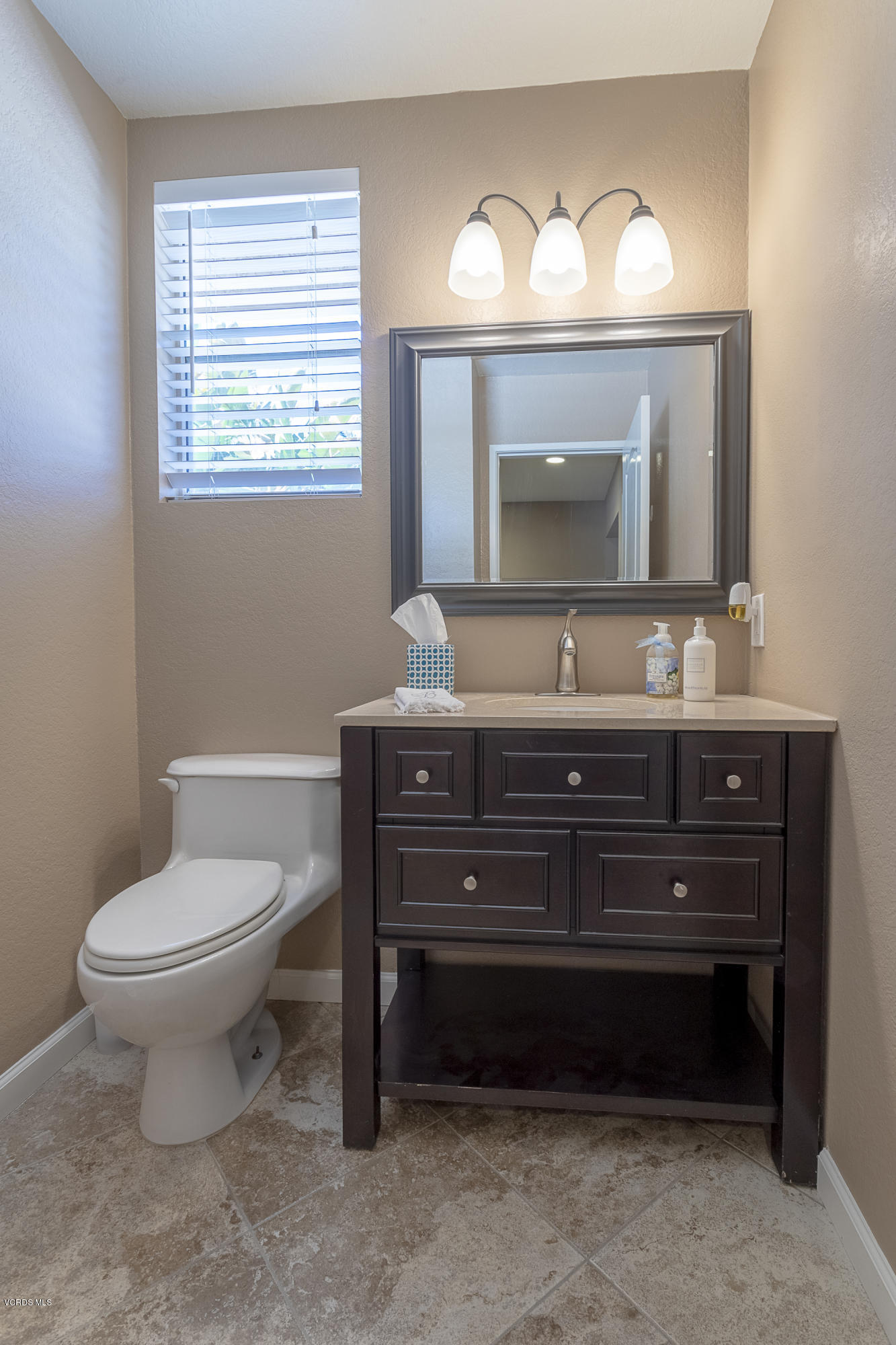 30 Iron Ridge Lane Simi Valley, CA 93065 - Photo 10 of 31 a bathroom with a toilet a sink and a mirror