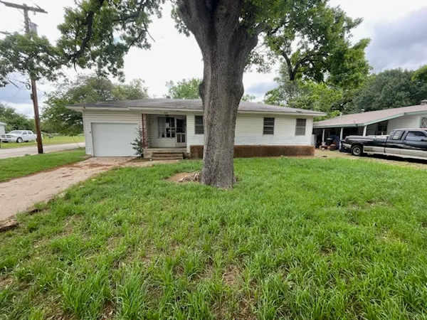 $94,900 | 410 Hazel Avenue, Rockdale, TX 76567