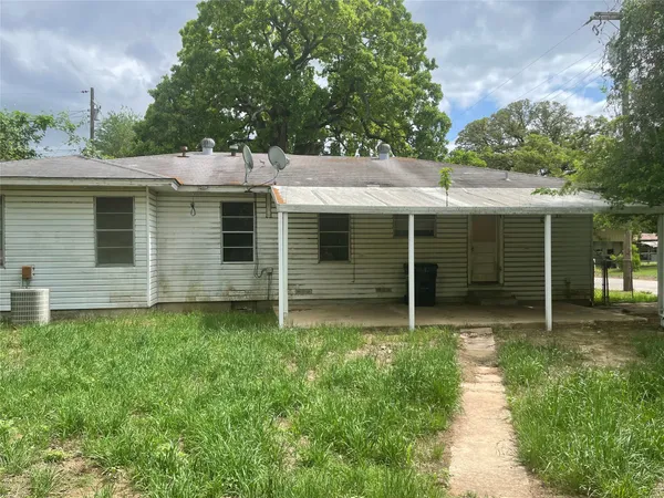 $94,900 | 410 Hazel Avenue, Rockdale, TX 76567