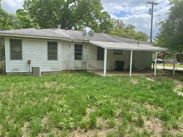 $94,900 | 410 Hazel Avenue, Rockdale, TX 76567