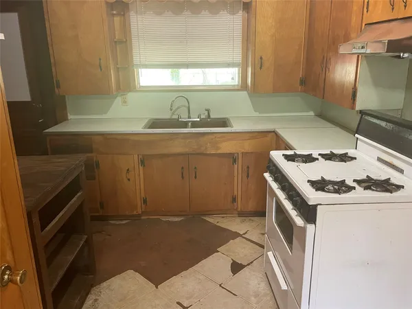 $94,900 | 410 Hazel Avenue, Rockdale, TX 76567