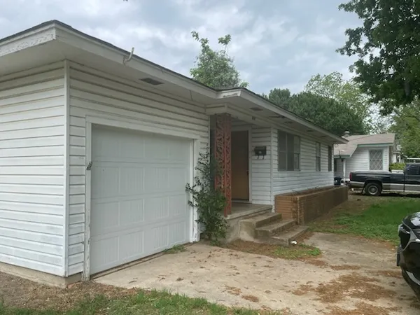 $94,900 | 410 Hazel Avenue, Rockdale, TX 76567