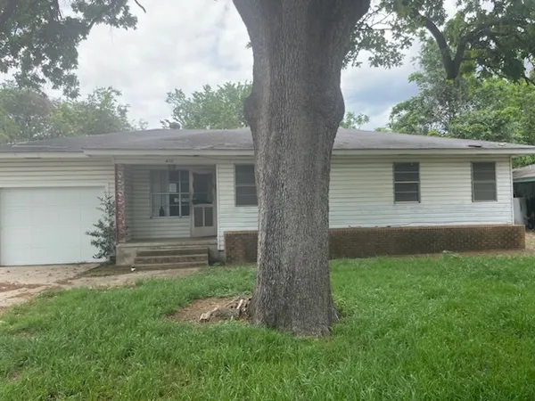 $94,900 | 410 Hazel Avenue, Rockdale, TX 76567