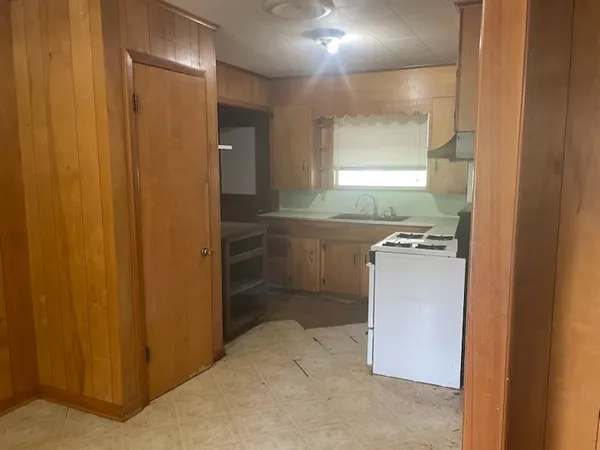 $94,900 | 410 Hazel Avenue, Rockdale, TX 76567