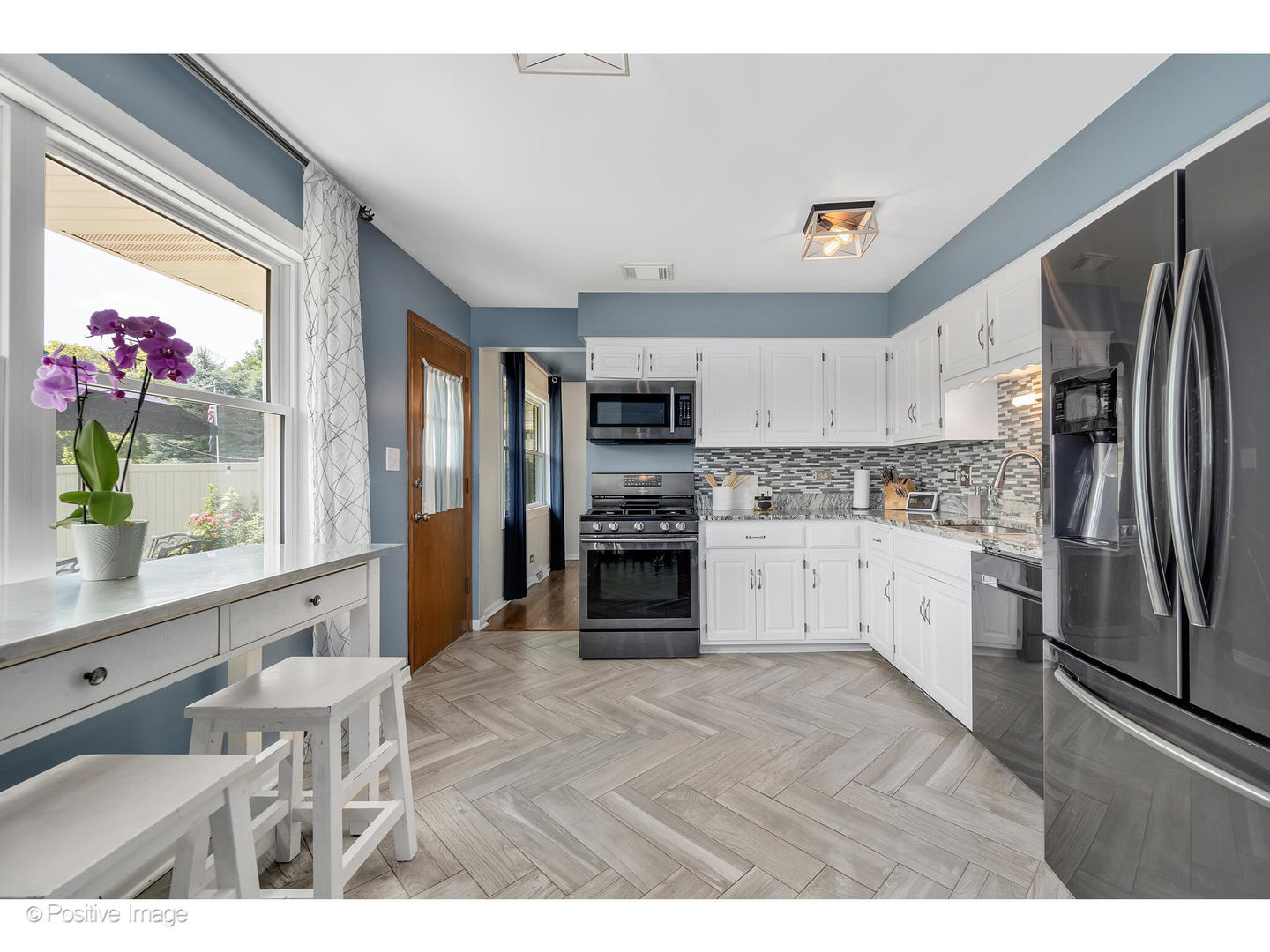 7108 Dexter Road Downers Grove, IL 60516 - Photo 8 of 21 Gallery Image 8