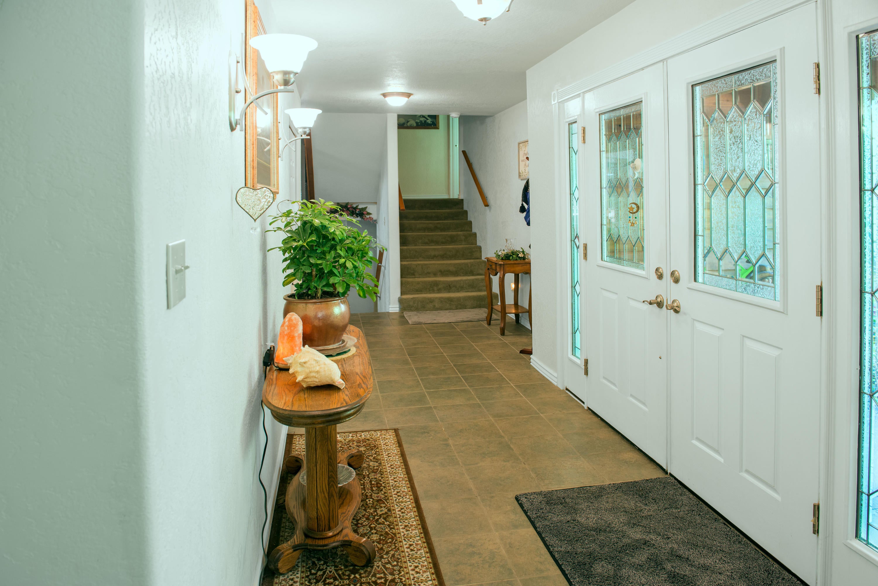3033 Granite Hill Road Grants Pass, OR 97526 - Photo 8 of 31 Hallway Foyer