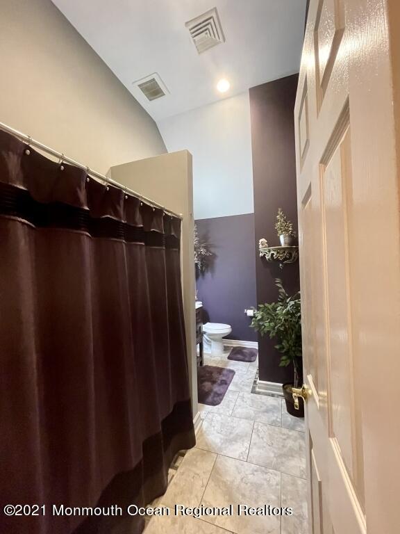 200 Jackson Mills Road Freehold, NJ 07728 - Photo 18 of 43 22-Guest Bath