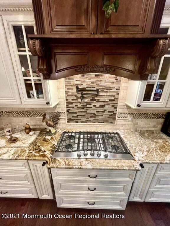 200 Jackson Mills Road Freehold, NJ 07728 - Photo 8 of 43 08-Viking gas top range