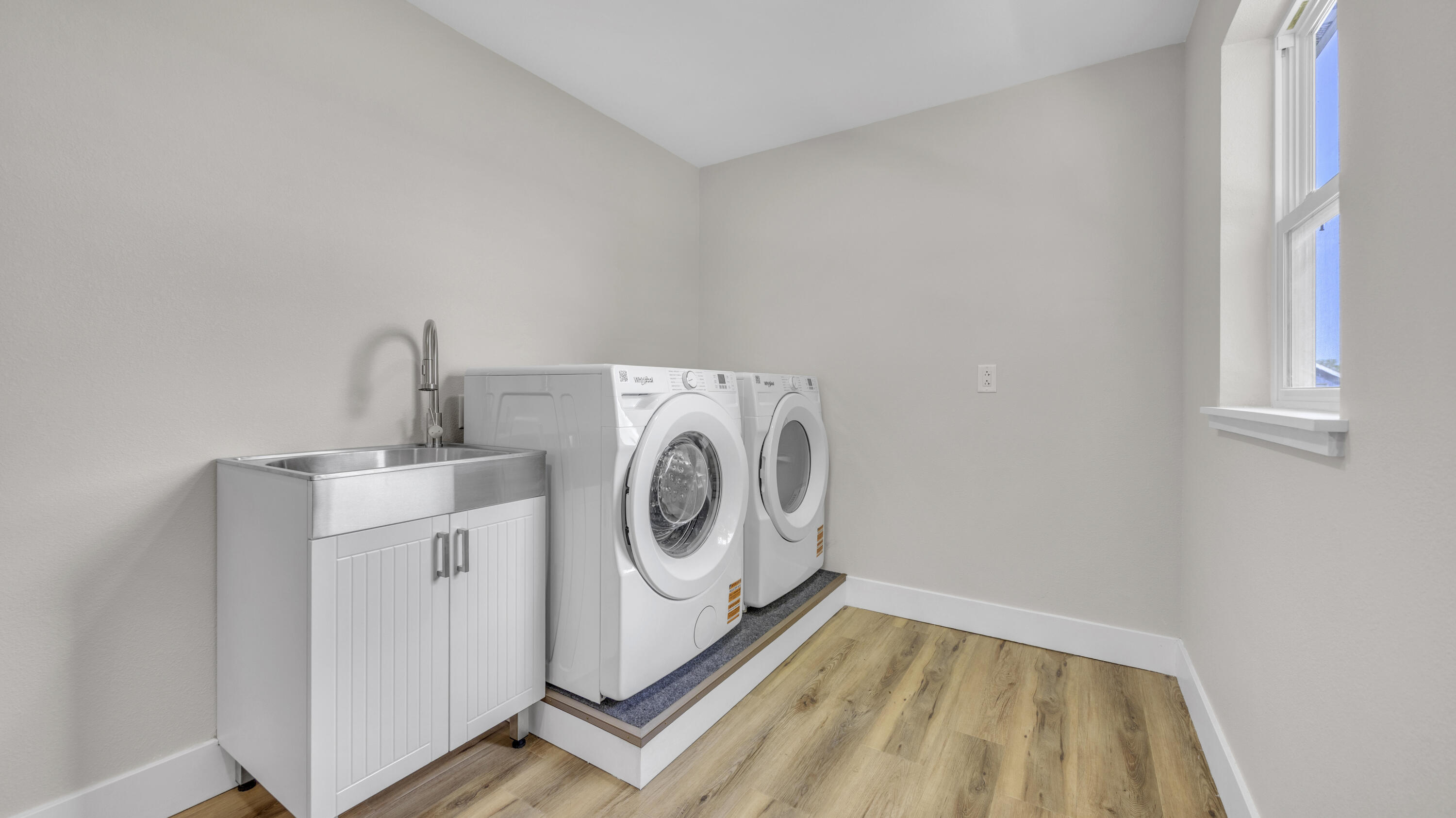 11607 Schad Road Schleswig, WI 53042 - Photo 18 of 36 Laundry Room