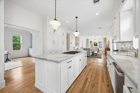 $1,249,000 | 221 East 12th Street, Houston, TX 77008