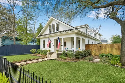 $1,249,000 | 221 East 12th Street, Houston, TX 77008