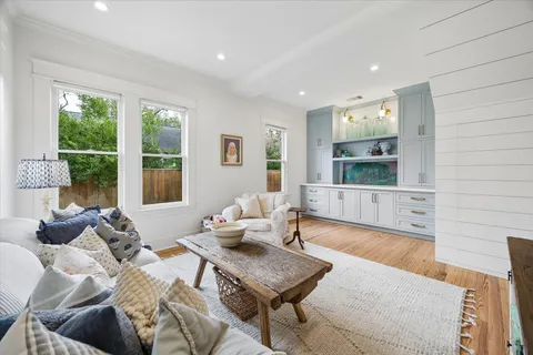 $1,249,000 | 221 East 12th Street, Houston, TX 77008