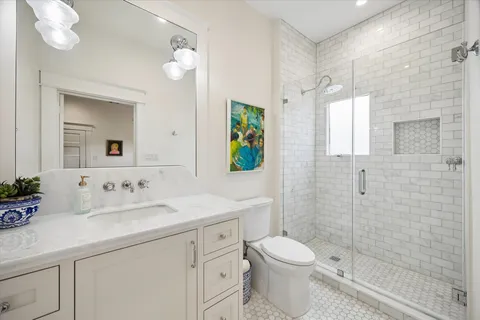 $1,249,000 | 221 East 12th Street, Houston, TX 77008