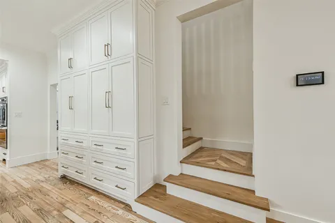 $1,249,000 | 221 East 12th Street, Houston, TX 77008