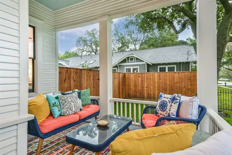$1,249,000 | 221 East 12th Street, Houston, TX 77008