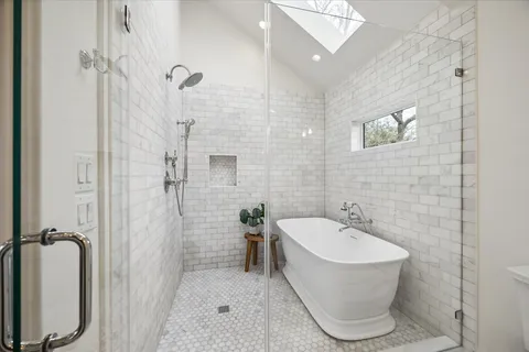 $1,249,000 | 221 East 12th Street, Houston, TX 77008