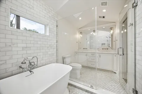 $1,249,000 | 221 East 12th Street, Houston, TX 77008