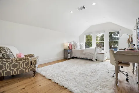 $1,249,000 | 221 East 12th Street, Houston, TX 77008