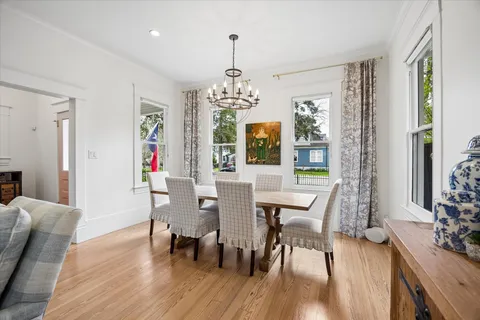 $1,249,000 | 221 East 12th Street, Houston, TX 77008