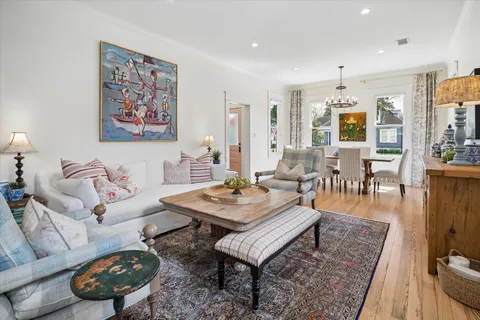 $1,249,000 | 221 East 12th Street, Houston, TX 77008