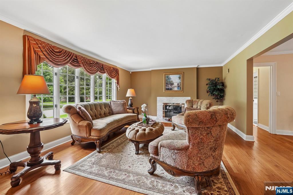 10 Arcadia Road Woodcliff Lake, NJ 07677 - Photo 4 of 33