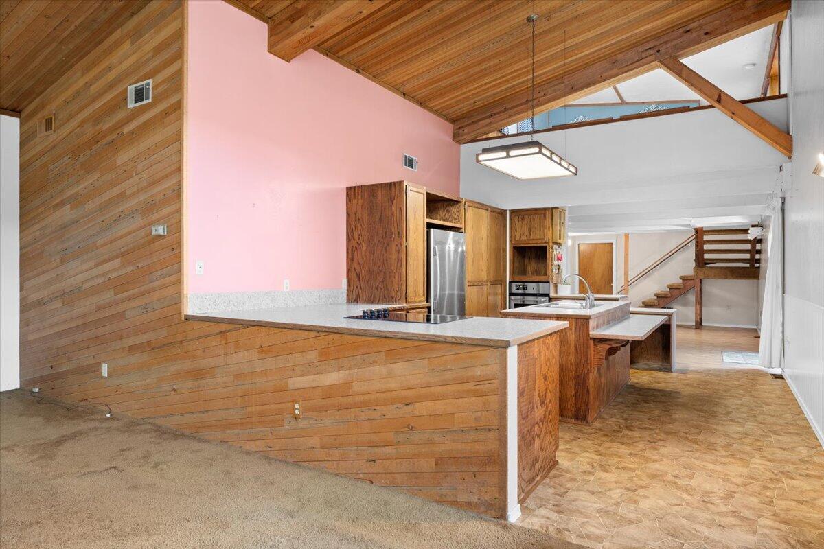 6526 Tunnel Loop Road Grants Pass, OR 97526 - Photo 17 of 54 Kitchen