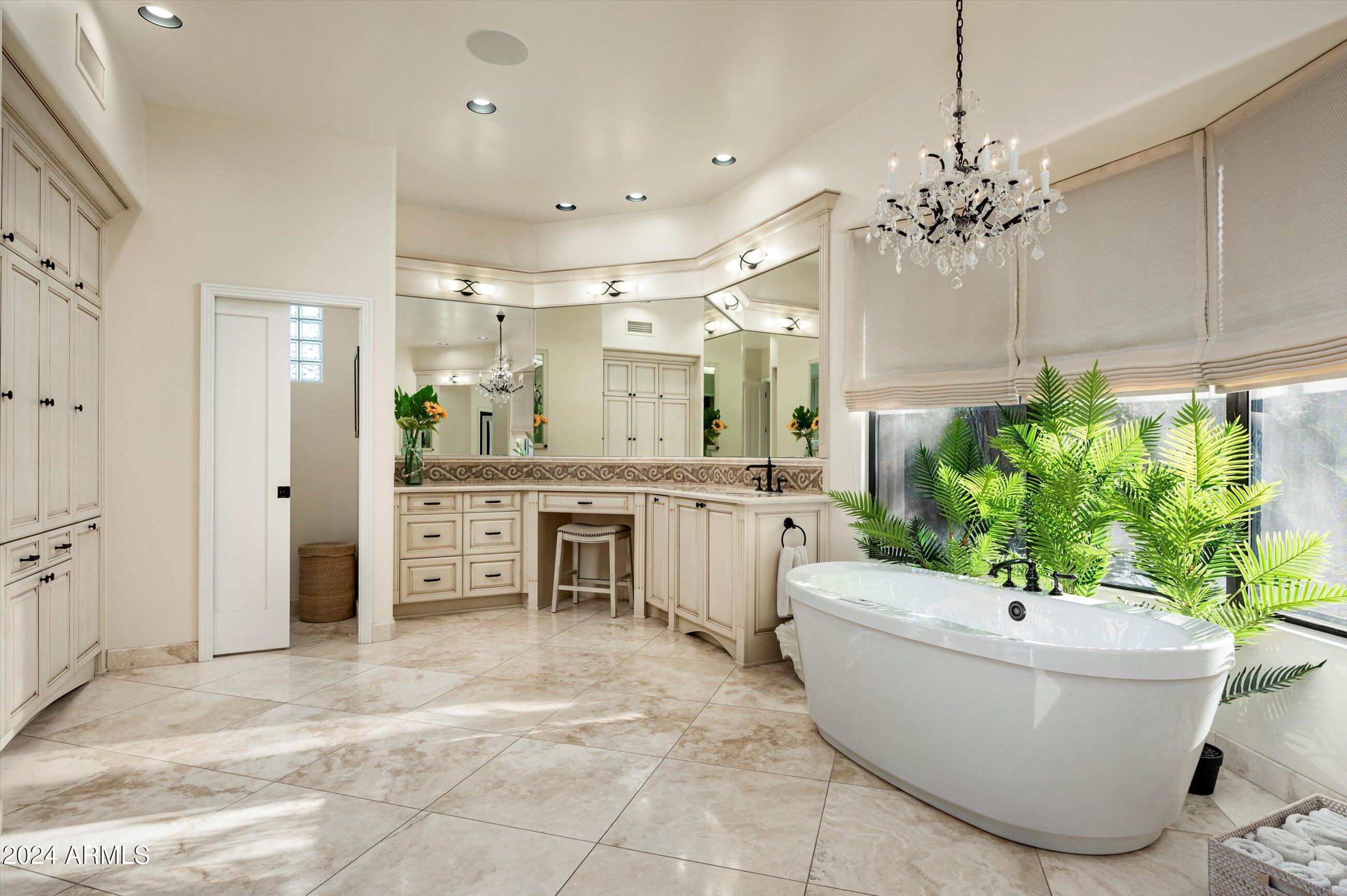 6565 East Stallion Road Paradise Valley, AZ 85253 - Photo 22 of 67 Her Vanity