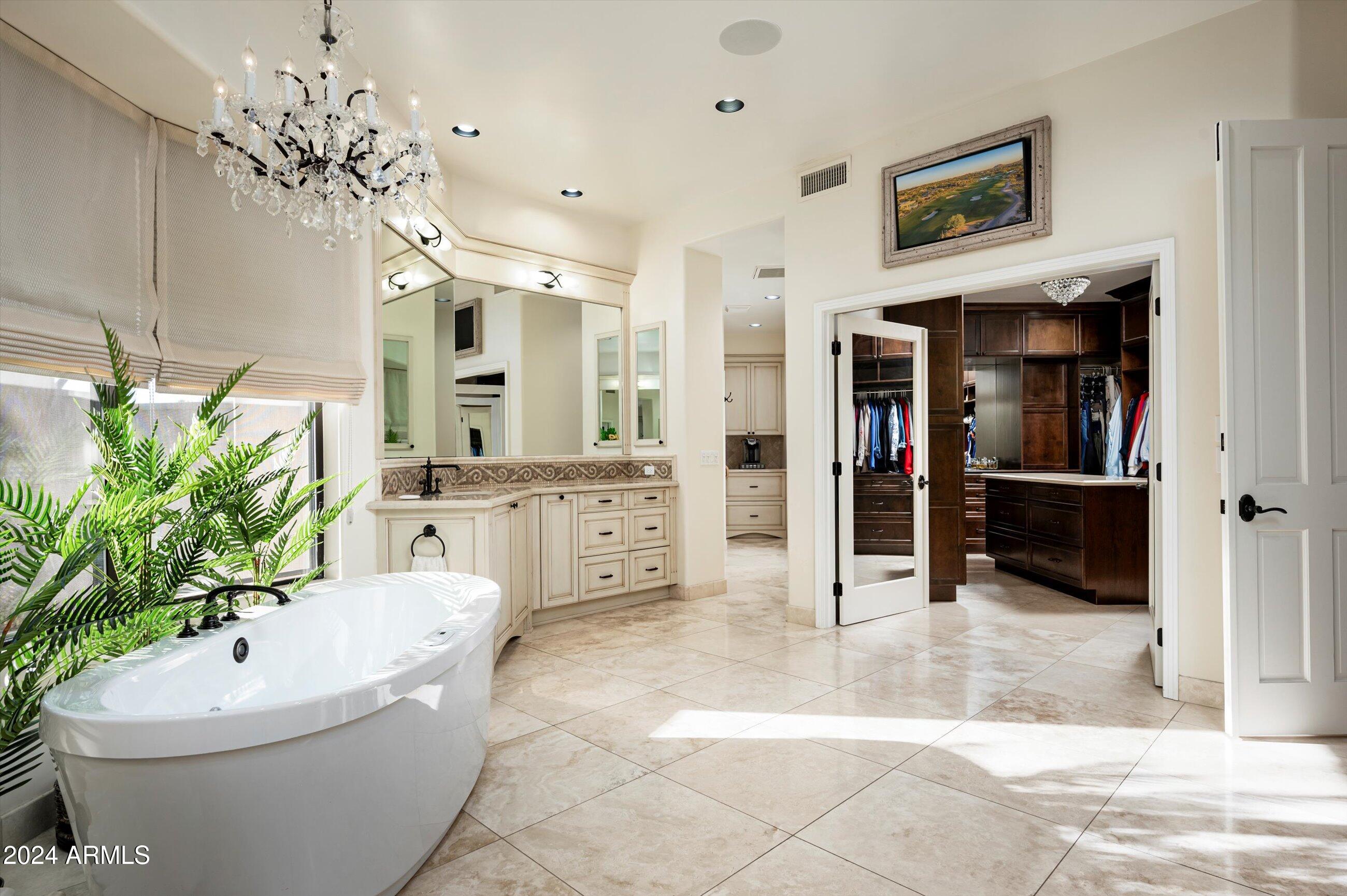 6565 East Stallion Road Paradise Valley, AZ 85253 - Photo 23 of 67 Master Bathroom and Closet