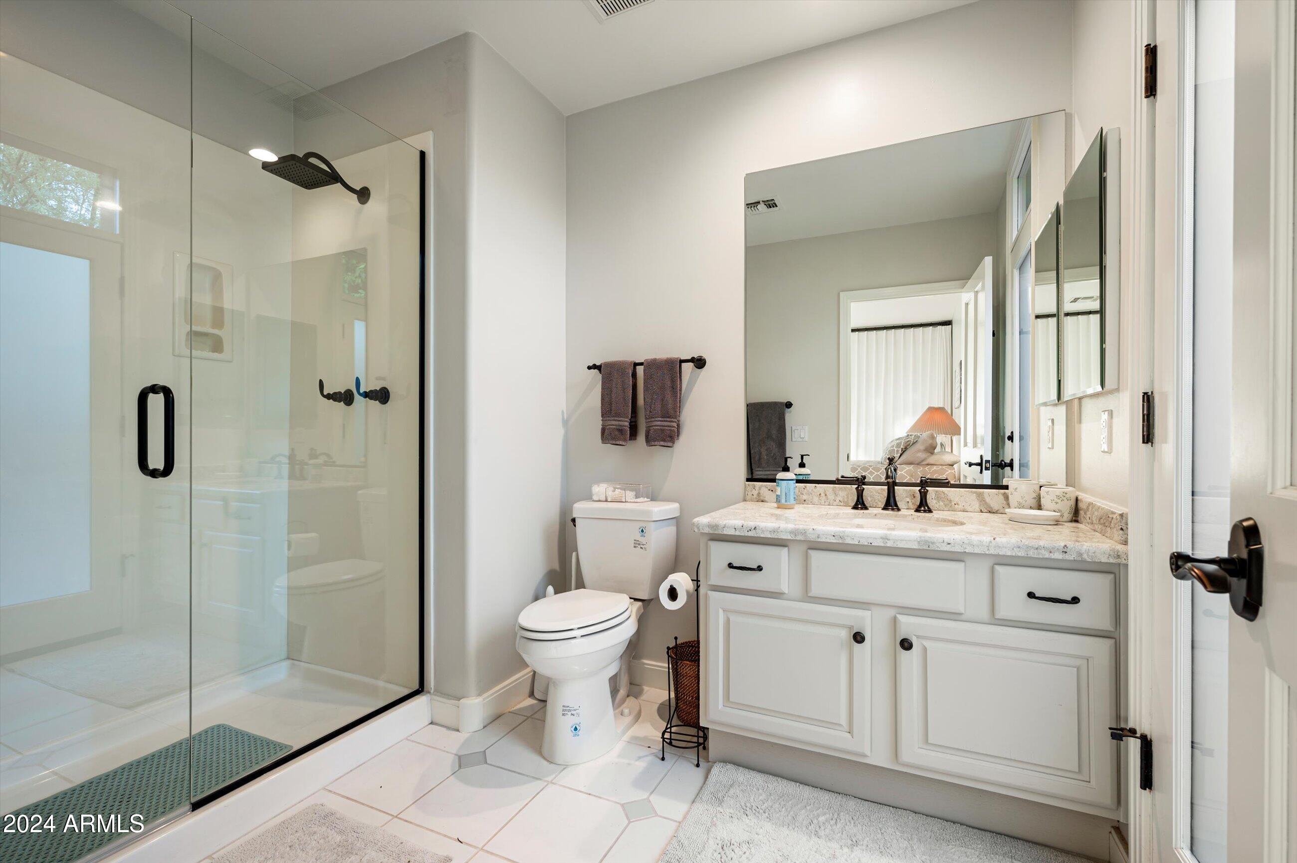 6565 East Stallion Road Paradise Valley, AZ 85253 - Photo 40 of 67 Guest House Bathroom