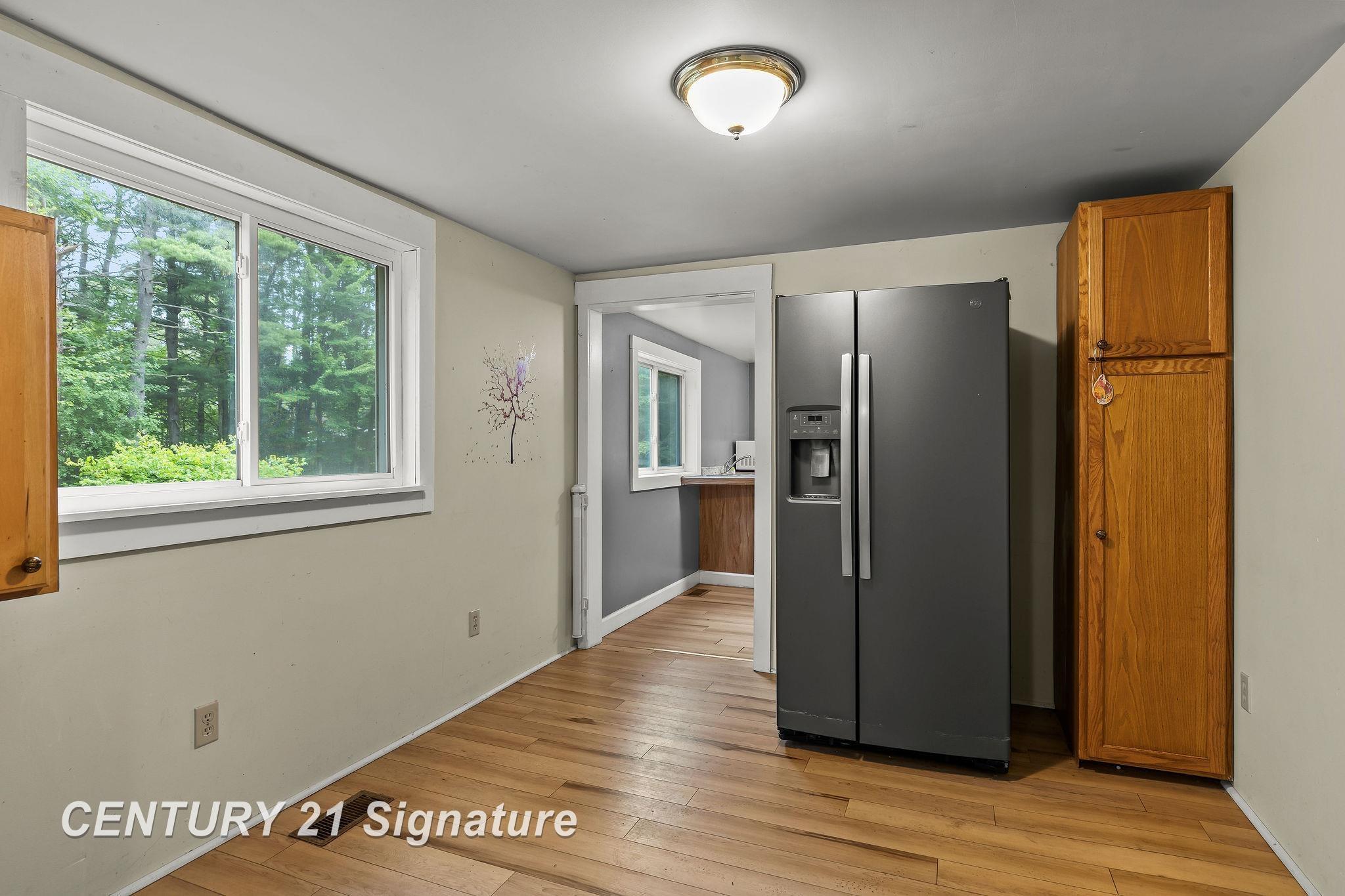 537 South Woodcock Road Midland, MI 48640 - Photo 17 of 35