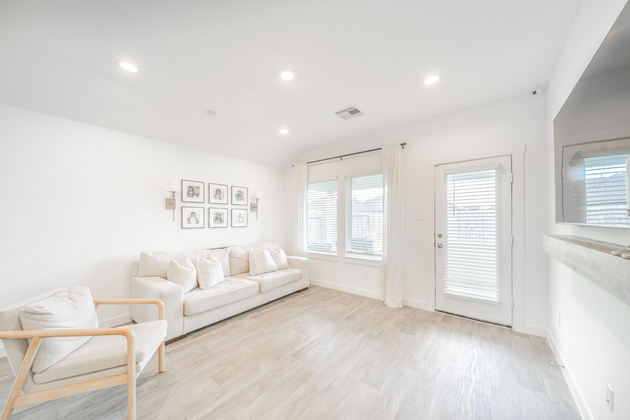 3843 Haydon Rdg Lane Fulshear, TX 77441 - Photo 8 of 36 lots of natural light