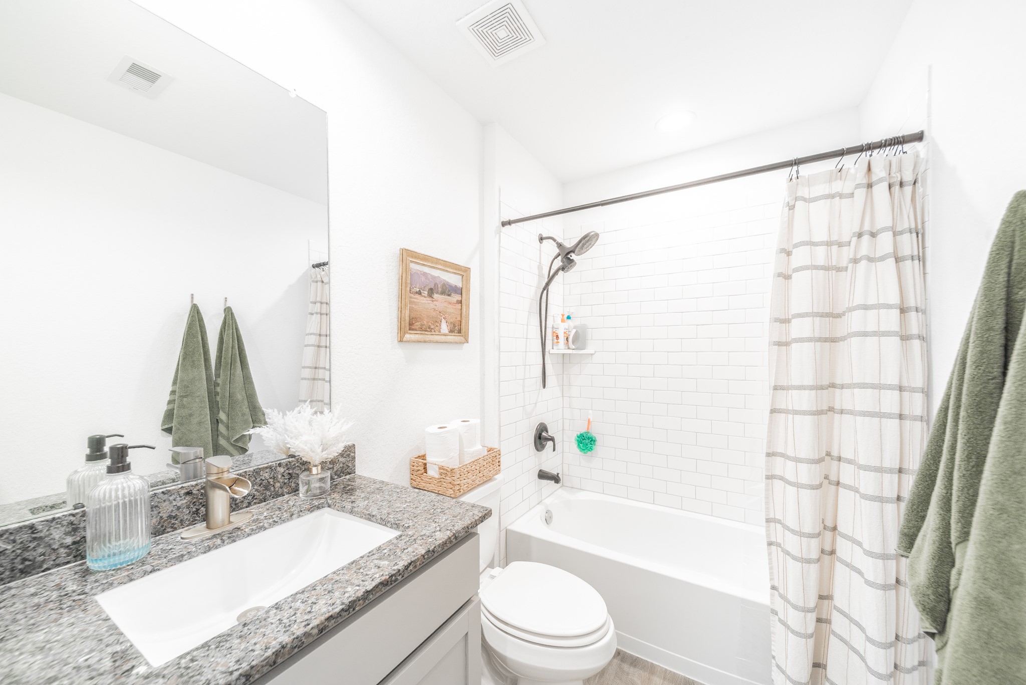 3843 Haydon Rdg Lane Fulshear, TX 77441 - Photo 16 of 36 secondary bathroom