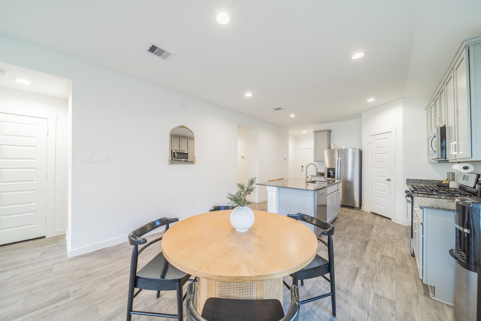 3843 Haydon Rdg Lane Fulshear, TX 77441 - Photo 35 of 36 Open floorplan dining area