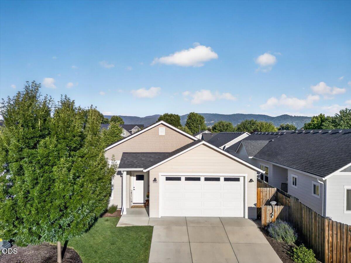 689 Heber Lane Medford, OR 97501 - Photo 23 of 24